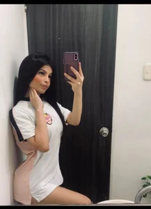 Melina_Rouge Public Pic 7