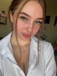 Kevin_Amy Your secretary Amy Pic