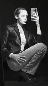 AvelinaSchepp something from a photo shoot Pic 7