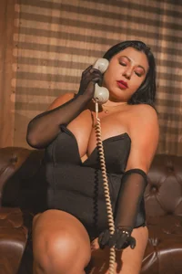 KendalMilleer Skin, Power and Sin 🤎🔥 Foto