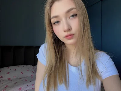 AveryBerkson I'm lying in the bedroom Pic 4