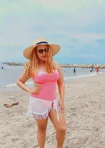 brown_halos: A Latina on the beach ( 2 фото)