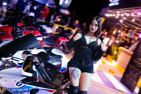 Val_viixen🔥 I ride fast… and tease even faster. Bild 2