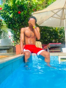 SidechiqのPool sideの枚の写真