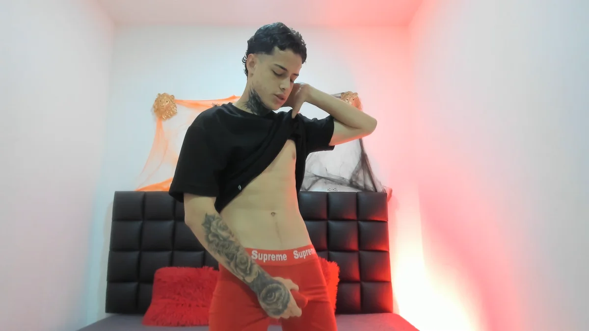 Foto em tendência de thekingcockboy 7407