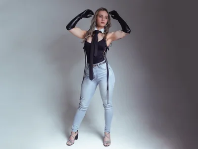 JuliaColemann Body and art Poză 4