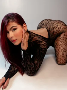 LolaSteven i just a girl Gambar 3