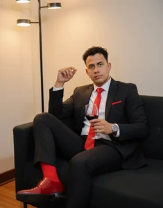 Zdjęcia Charliejones_ A sexi office boy:  5