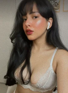 xSelena: Public ( 2 фото)