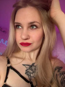 Sofia_Kenwood Black Lingeries and Fishnet :) Pic 6