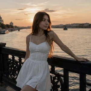 JackieWebb evening walk through the city center🥰 slika 5