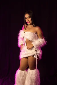 Estefy_gomez09 kullanıcısının Electric Blush 💓 albümü -  6 fotoğraf