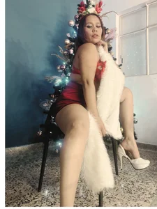 SophiaQueens Happy and prosperous new year!! A kiss for everyone! 🎄🎁🎀✨ Pic 2