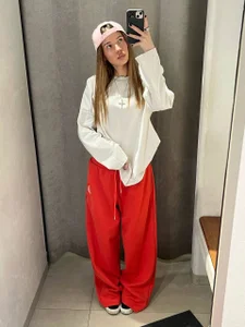 HaileyBenyo Public  7. fénykép