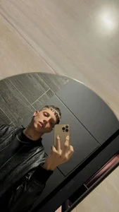 adam_massterのHi, my loves.の枚の写真