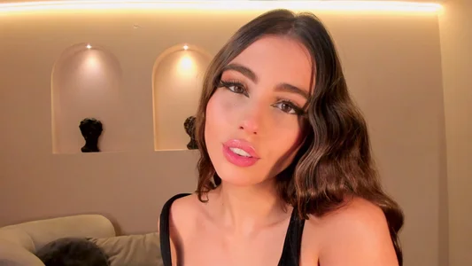 DolcieElliot Angel face and perverted look Foto 2