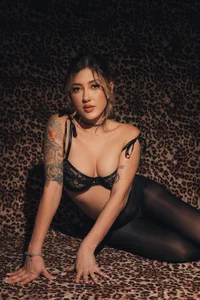 EveBensonX “Sensuality in every detail.” Pic 2