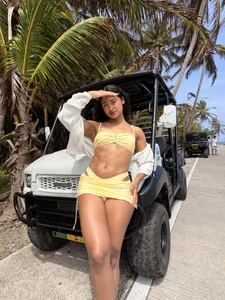 agatha_jener A sunny and beach day☀️ 사진 4