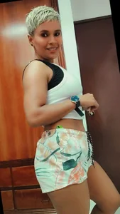 Entrenando duro para mantener esta cola bien firme... 🍑 de ZoeVibe_2306  5 Imagens