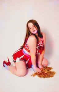 ElizabethBronks Cheerleader 💥 Pic 3
