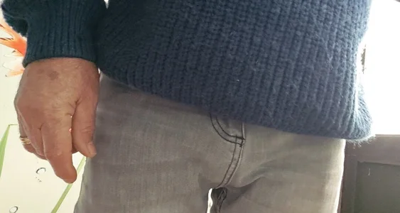 jhonschen's Si infila nel frustino Sex Photo 1
