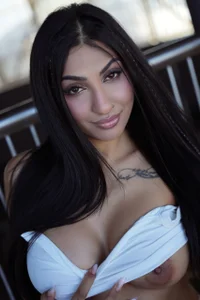 EmaHalleeのDare to touch💙の 5枚の写真