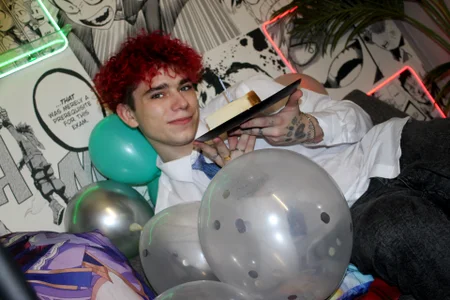 Blaiz_Vok It was my birthday stream 🎂🎁🎈 사진 6