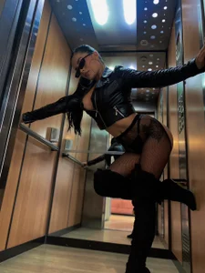 BiancaPierce's Do you get on the elevator? Sex Photo 4