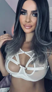 Milana_Sapphire Public Pic 7