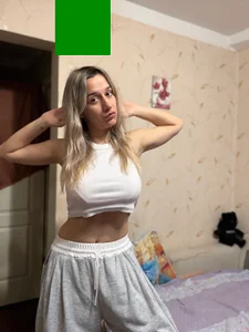 Pusi a warm secret on the tip of the tongue de MaryBennetts  5 Imagens