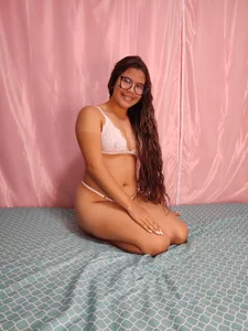 Sofia_Velvet18 Public Pic 4