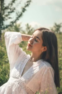 AmiLewis The grass tickles my heels😜 Pic 2