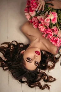 vinkiepinkie Girls love flowers🥰 Pic 2