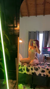 Mia_Volkova_ I'm sorry about the dirty mirror, can you help me clean it? Or maybe to dirty it more 🫠 Εικόνα 2