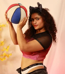 Izzy_lux Come and help me score a basket. Billede 2