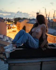 topless photoshoot on a rooftop od Alicaslim  6 snímek