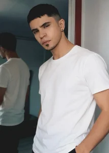 Leo-owen Public slika