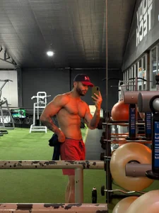 Public de ClayBrown  3 Imagens