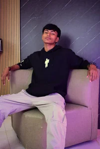 Kyle_Dimons Public  2টি ছবি