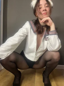 AlbertaClack Kitty in skirt Billede