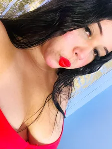 melaniecooperr DO YOU WANT A KISS?💋 Foto 4