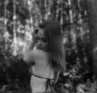 Quiet_Kathy1 sexy Kathy sunbathing on beach Pic