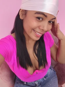 Ava-Reeves Public Fotka 5