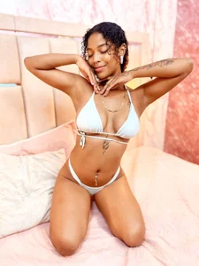 WILD_FIREE_ White looks good! 👻🥵 Pic 2