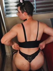 Femboy de overkirap@xh  6 Imagens