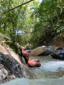 kelly_thomson Beach, sand, sun☀️  9টি ছবি