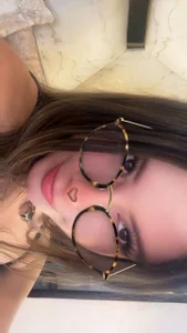 Abril_valen in black for you Pic