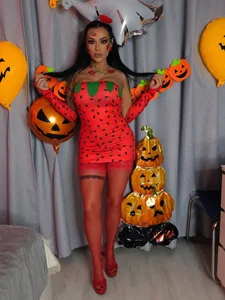Iammazeekiin30 Want some strawberry? Pic 5