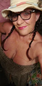 YOURWIFEY Public টি ছবি