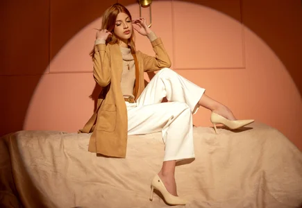 Nora_Vennucci Shine without turning off others 💛 Immagine  2